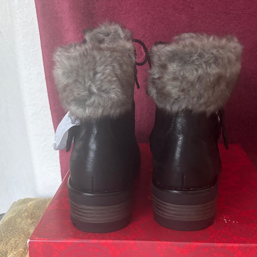Carlos by Carlos Santana Black Fur-Lined Winter Boots - Picture 6 of 7